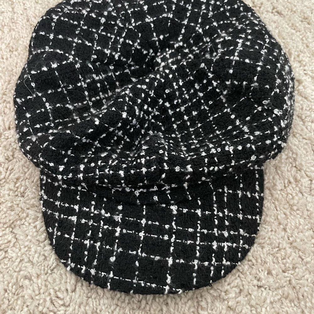 Stylish Black and White Tweed Cap